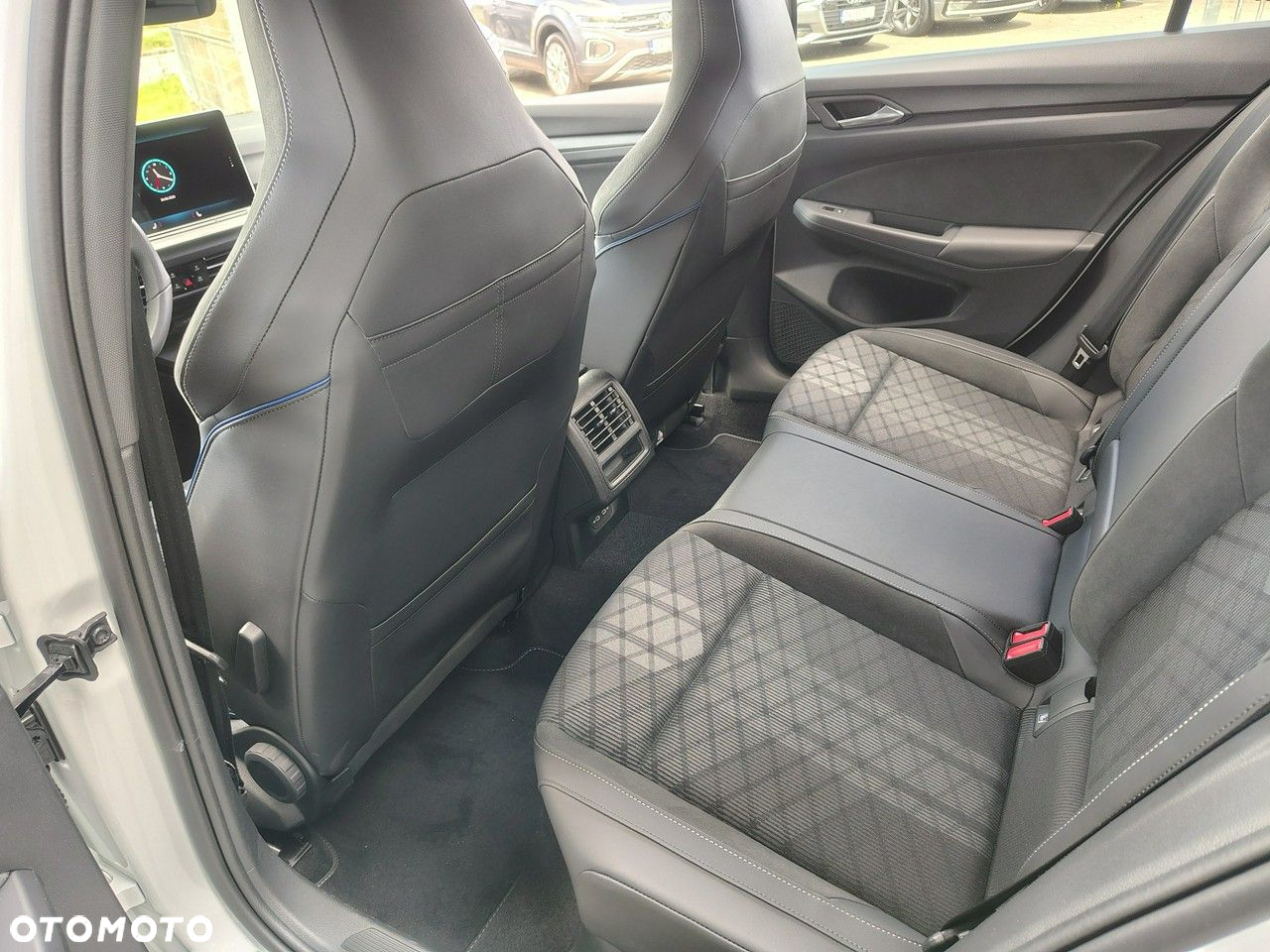 Volkswagen Golf - 10
