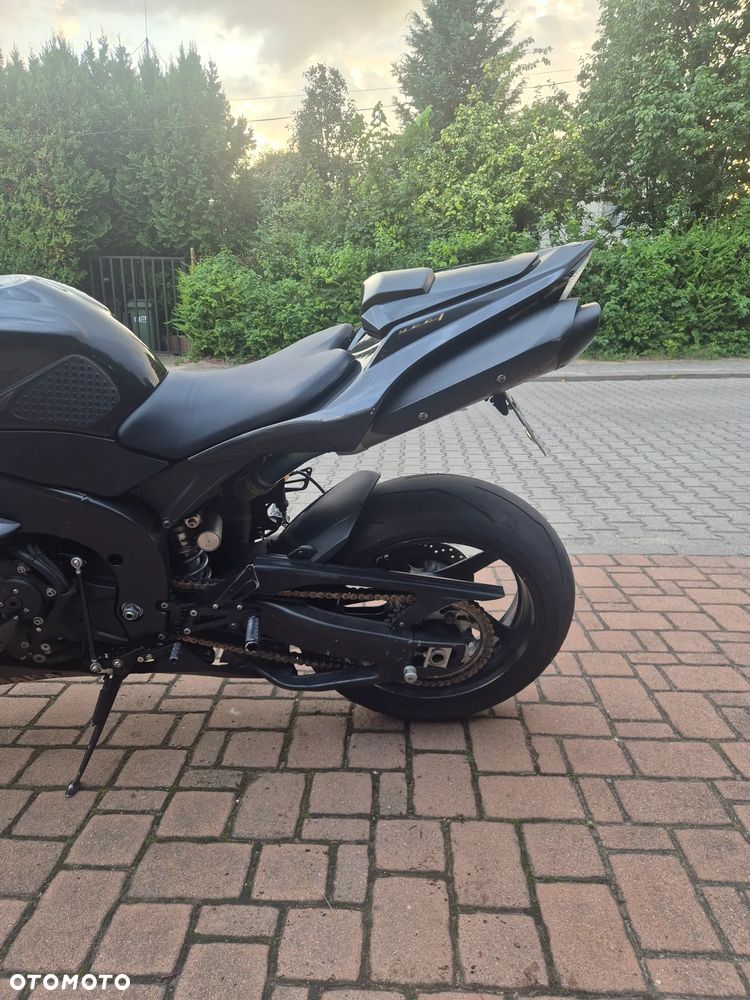Yamaha R1 - 24