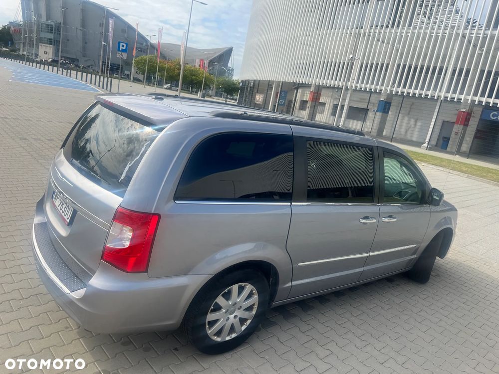 Chrysler Town & Country - 5