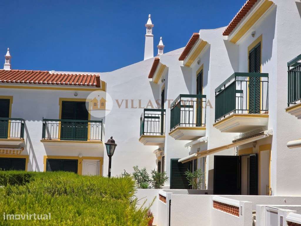 # Moradia T2 com Box, Piscina e Jardim - Condomínio Privado - Grande imagem: 4/37