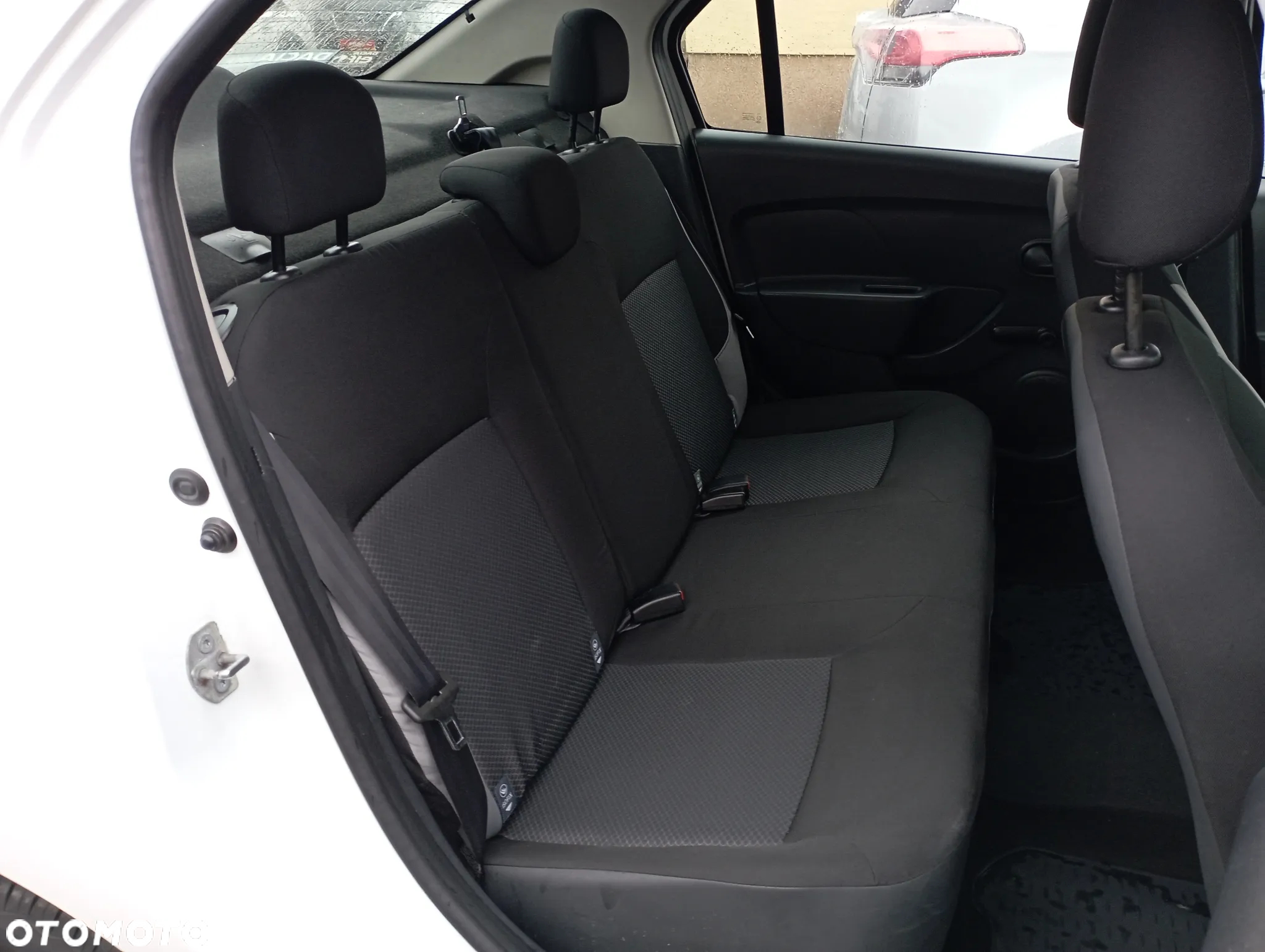 Dacia Logan 1.2 16V Access - 9