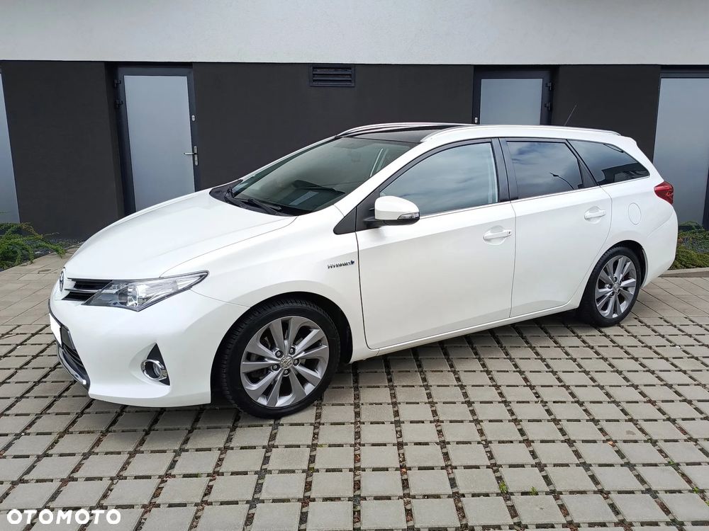 Toyota Auris 1.8 HSD Luna - 1