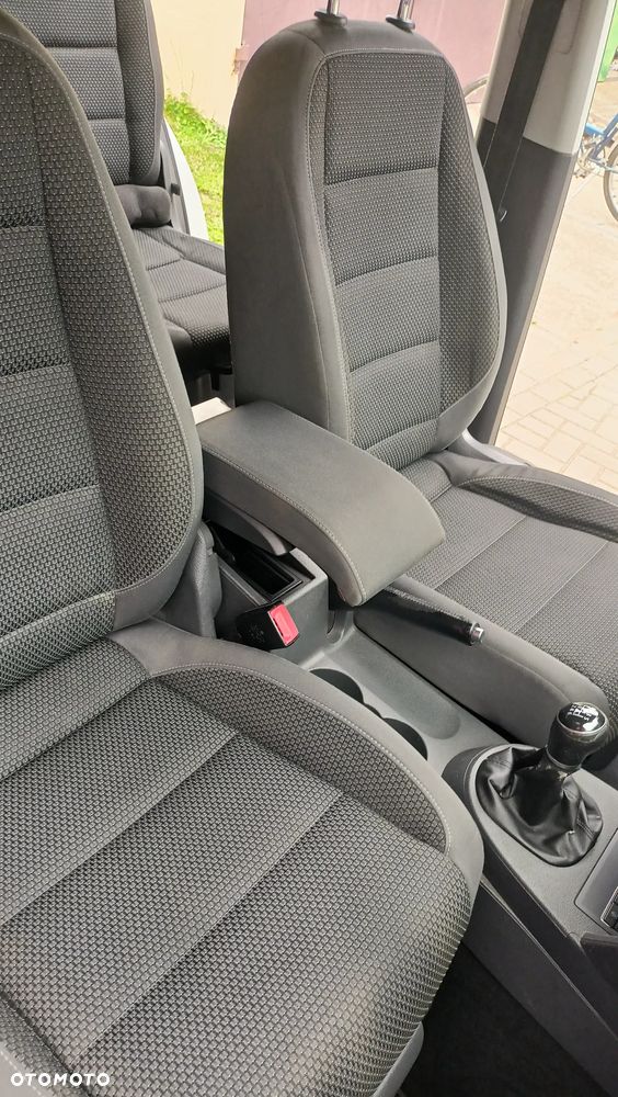 Volkswagen Touran 1.6 TDI DPF BlueMot Comfortline - 13
