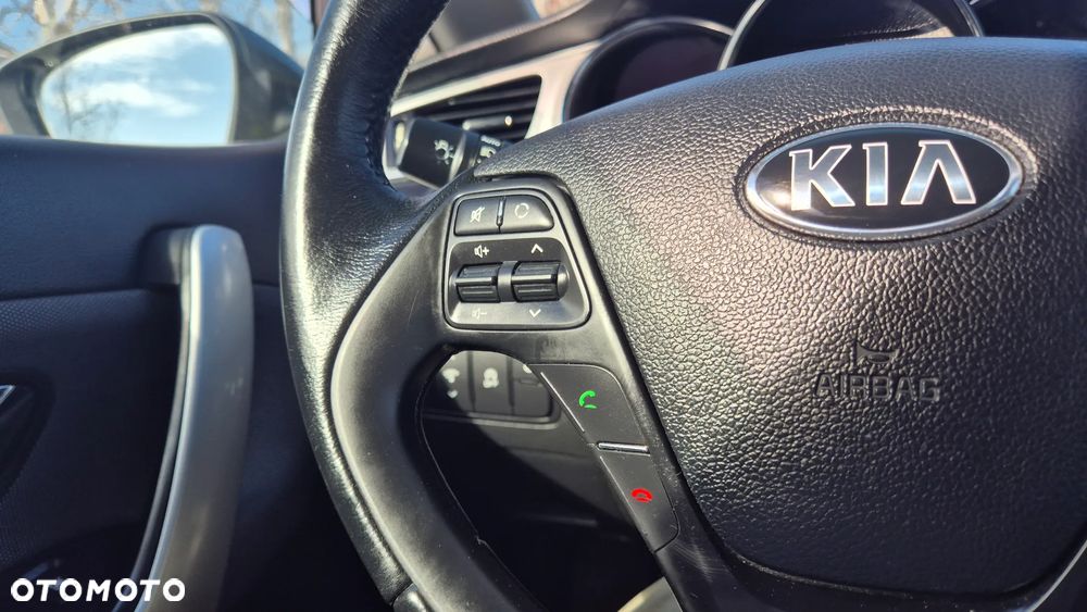 Kia Ceed 1.6 CRDi 136 ISG Dream Team Edition - 14