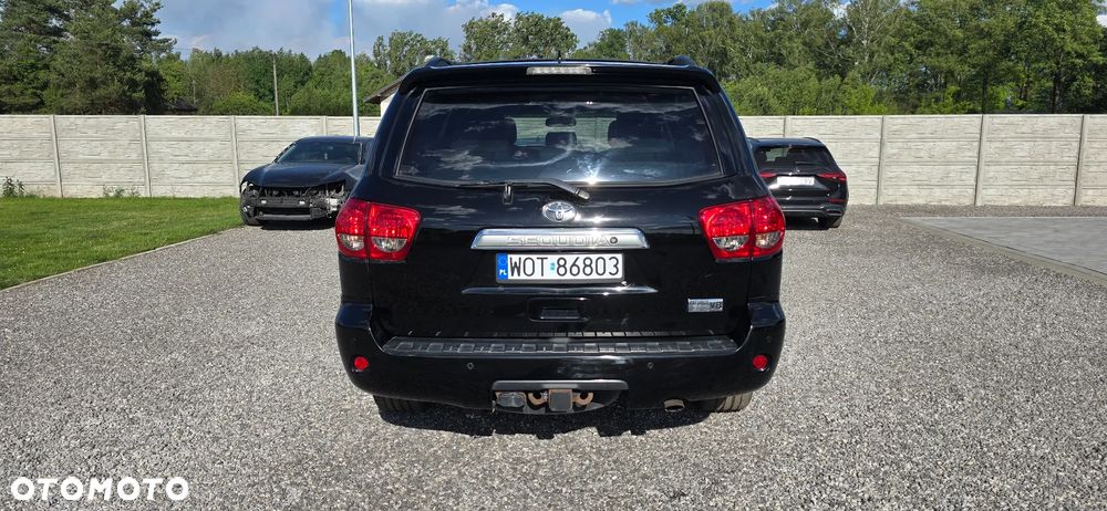 Toyota Sequoia - 8