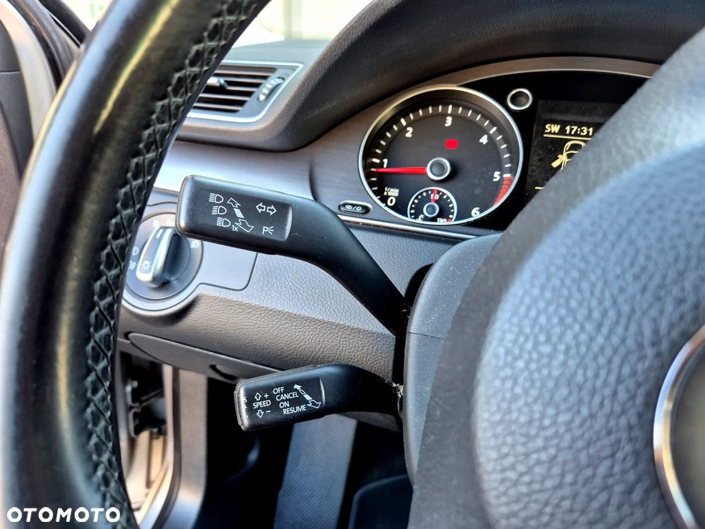 Volkswagen Passat 1.6 TDI BlueMotion Technology Comfortline - 23