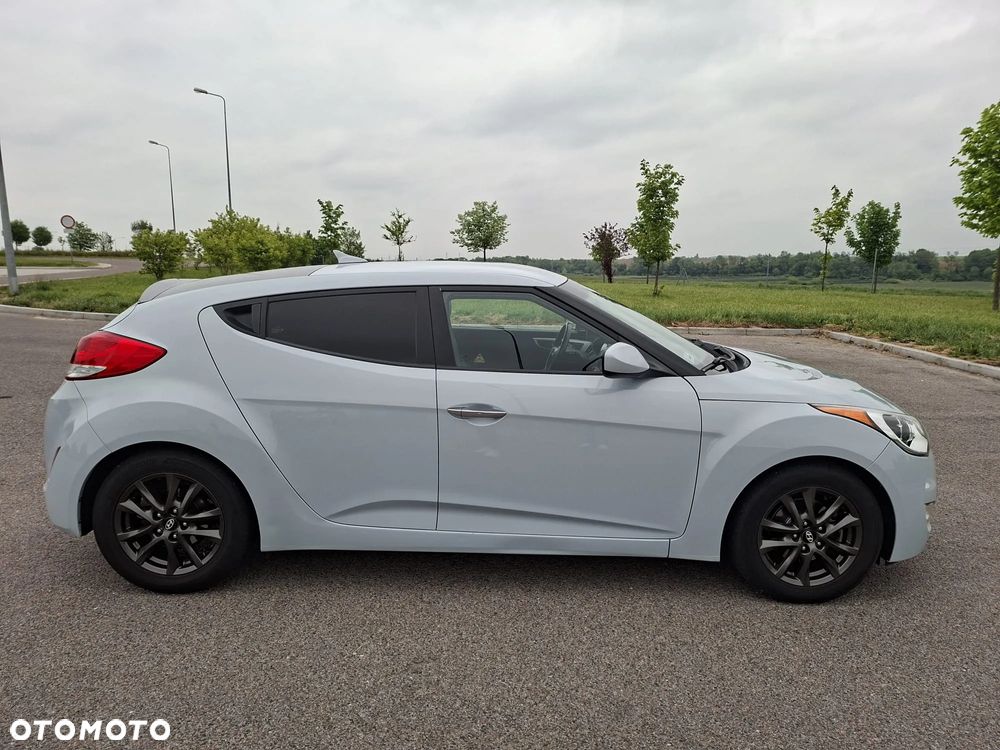 Hyundai Veloster - 5