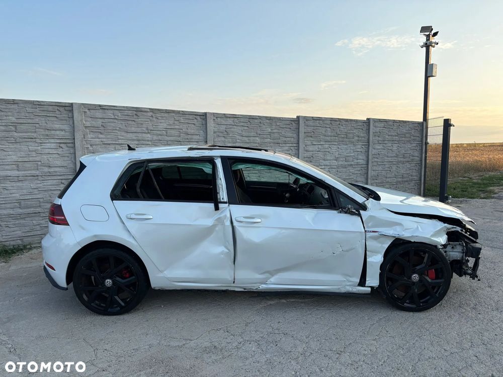Volkswagen Golf GTI (BlueMotion Technology) DSG - 25