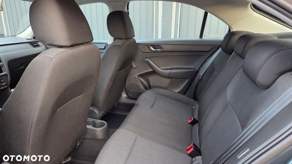 Skoda RAPID 1.2 TSI Active - 10