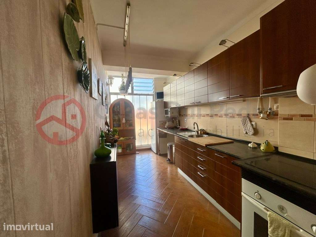 Excelente apartamento T3 com ótima localização no Laranjeiro, Almada - Grande imagem: 2/24