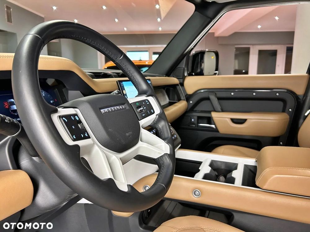 Land Rover Defender 3.0 D250 mHEV X-Dynamic HSE - 35