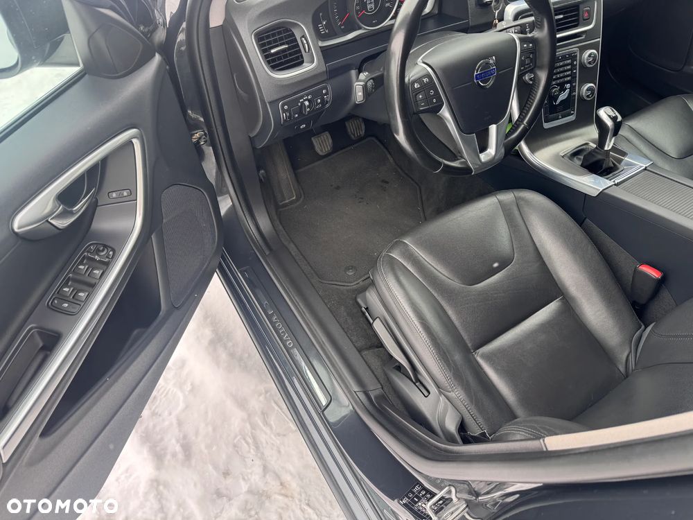 Volvo S60 D2 Momentum - 24