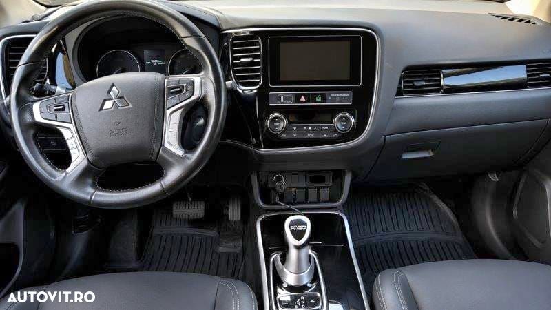 Mitsubishi Outlander - 11