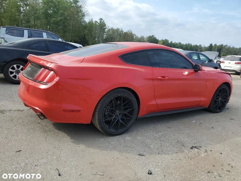 Ford Mustang - 4
