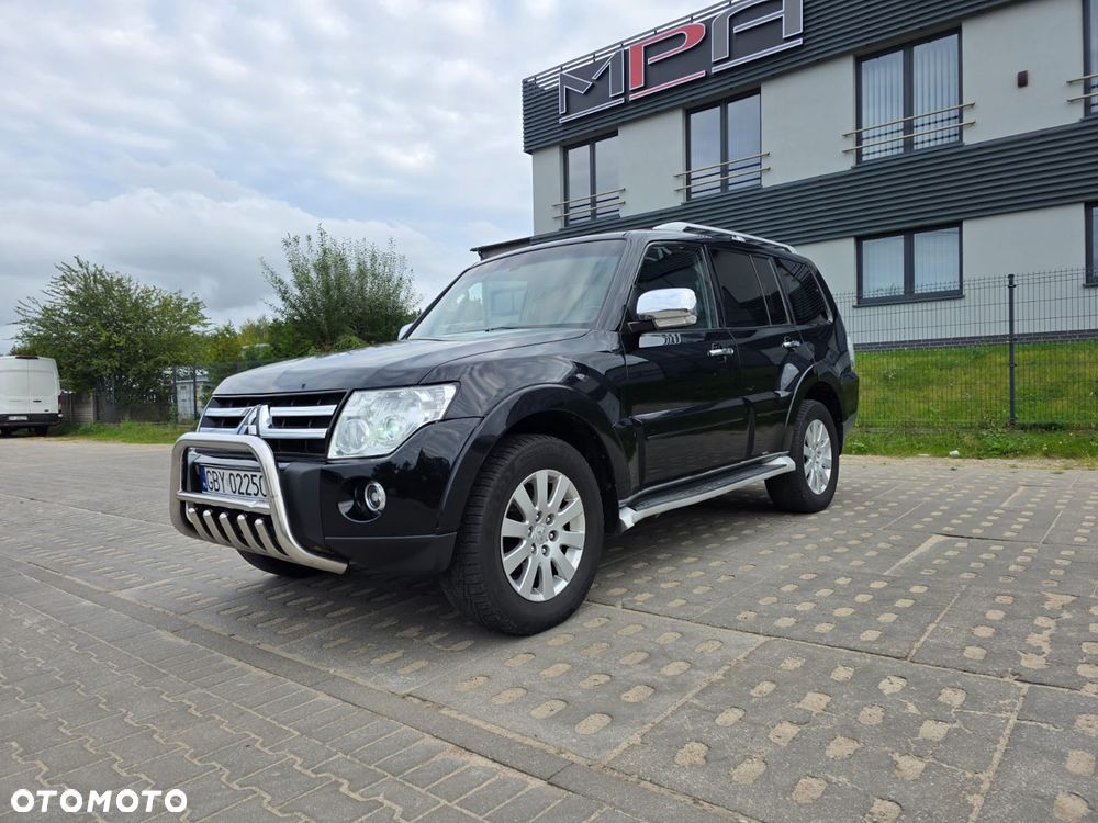 Mitsubishi Pajero - 2