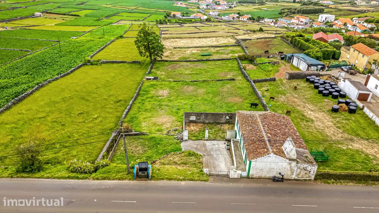 Moradia para Remodelar com Terreno | Vila do Porto Judeu - Grande imagem: 5/18