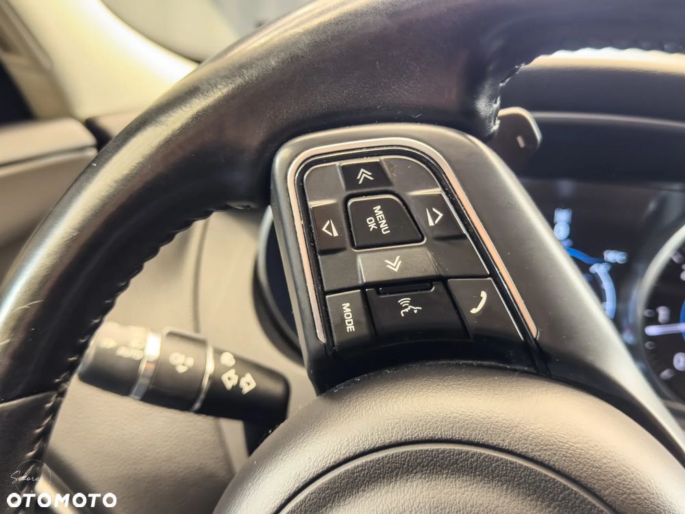 Jaguar XE 20d Prestige - 26