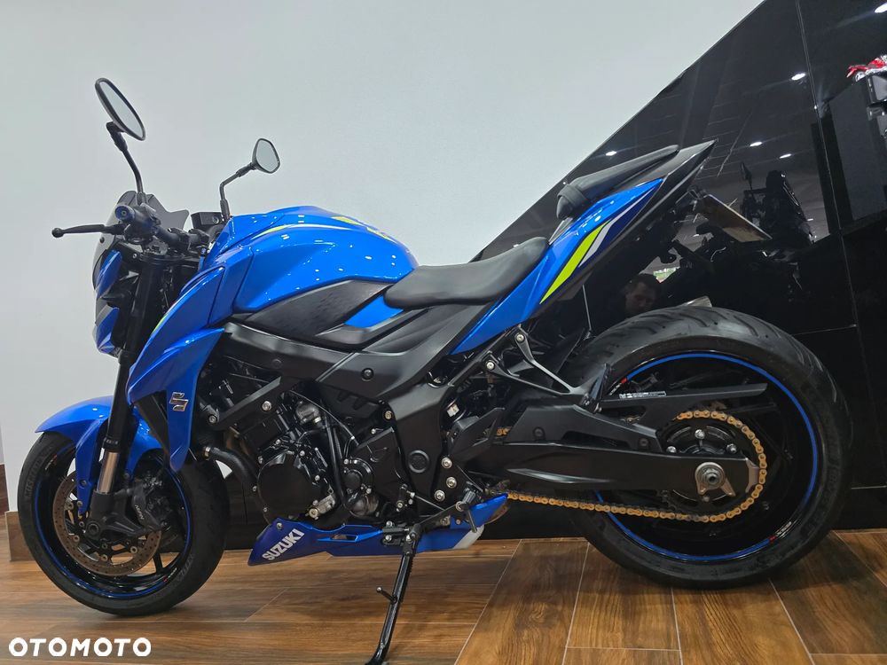 Suzuki GSX - 27