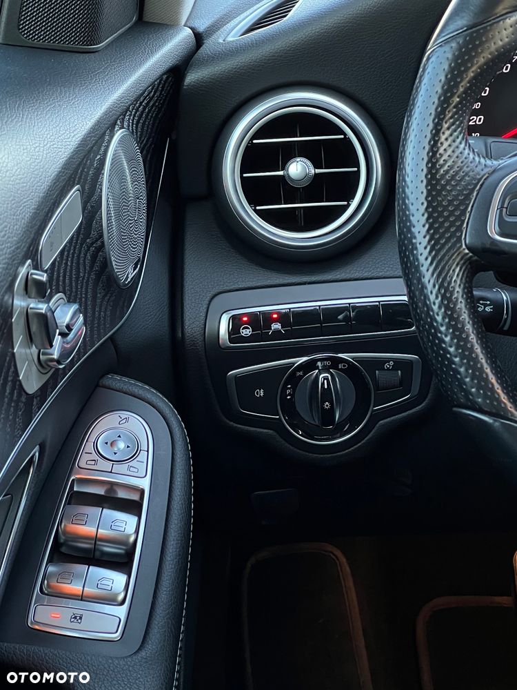 Mercedes-Benz Klasa C 300 T 7G-TRONIC AMG Line - 11