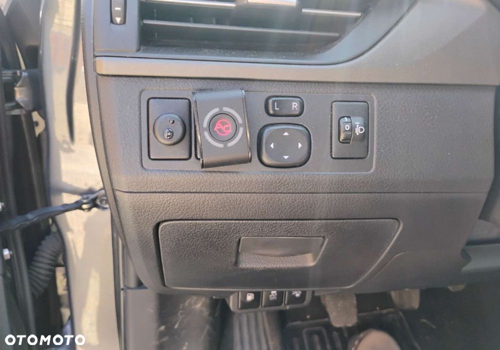 Toyota Avensis - 12