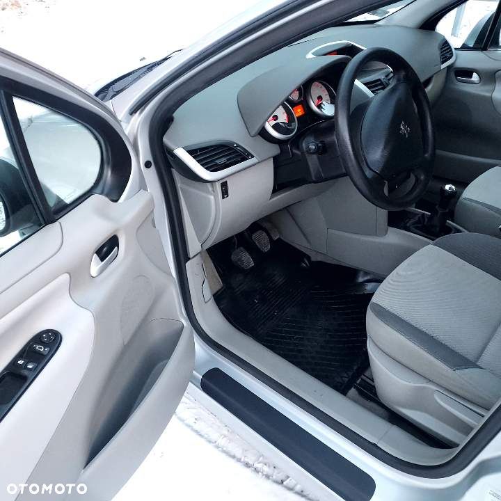 Peugeot 207 1.4 16V Presence - 15