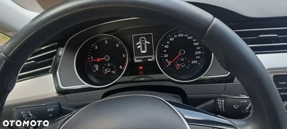 Volkswagen Passat 2.0 TDI (BlueMotion Technology) Highline - 10