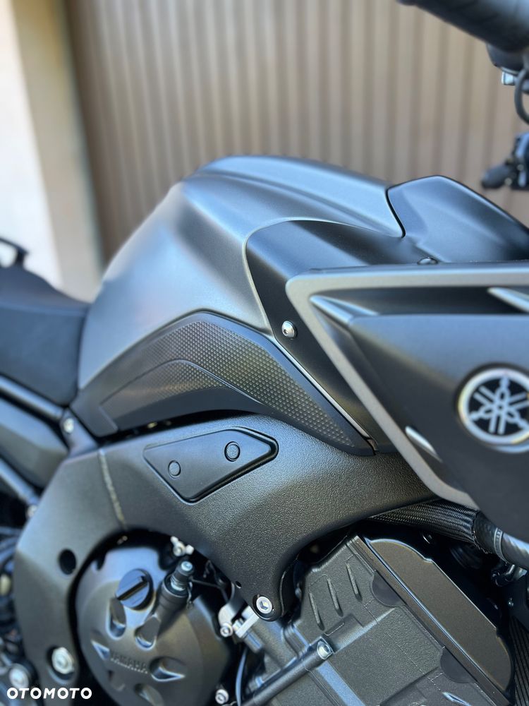 Yamaha FZ8 - 15