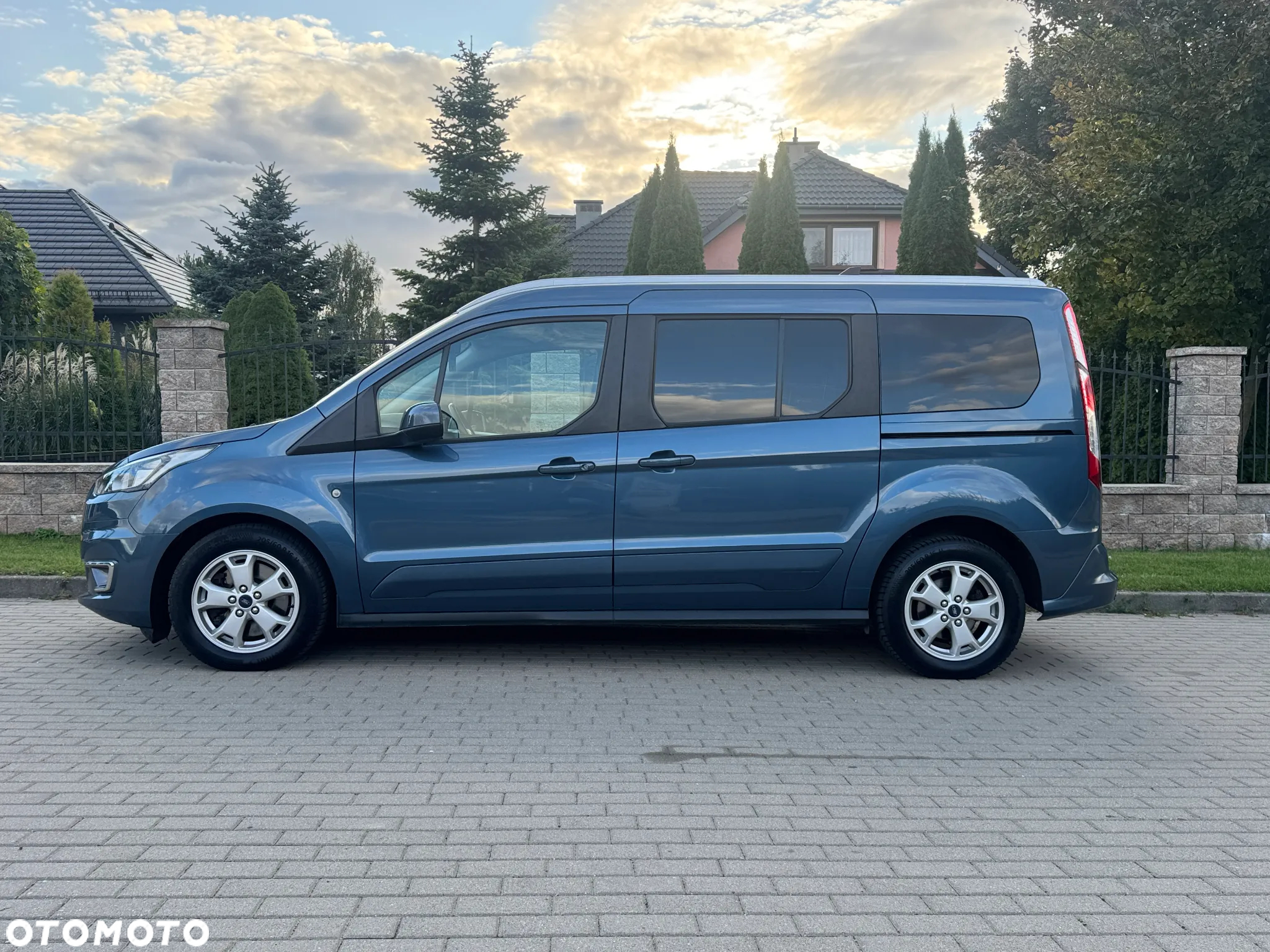Ford Tourneo Connect 1.5 EcoBlue Start-Stop Titanium - 2