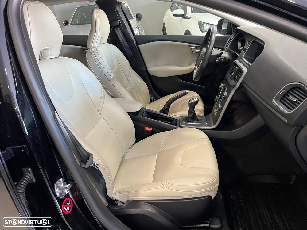 Volvo V40 2.0 D2 Momentum - 20