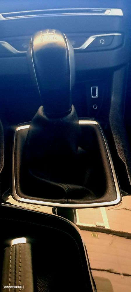 Peugeot 308 1.2 PureTech Style - 32