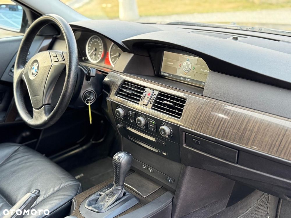 BMW Seria 5 545i - 30