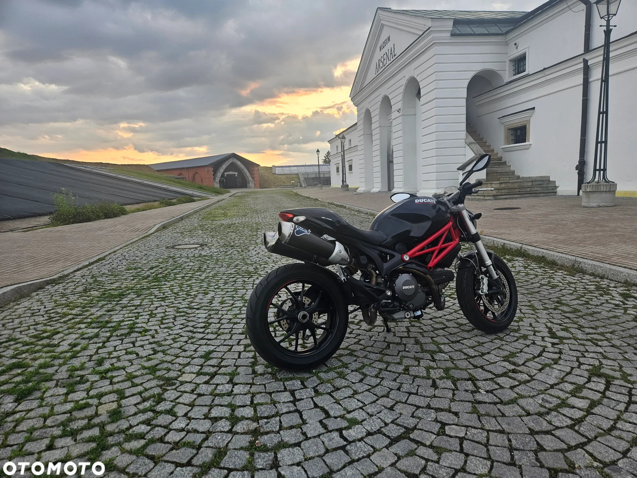 Ducati Monster - 11