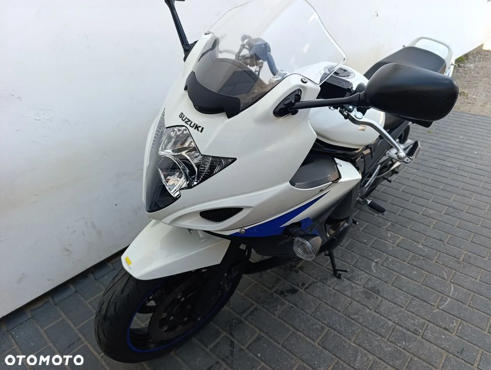 Suzuki GSX - 10