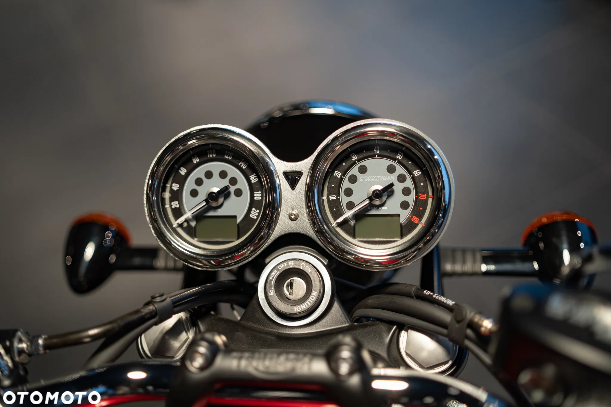 Triumph Bonneville - 9