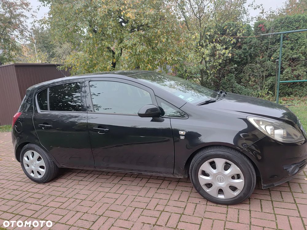 Opel Corsa 2011 photo 2