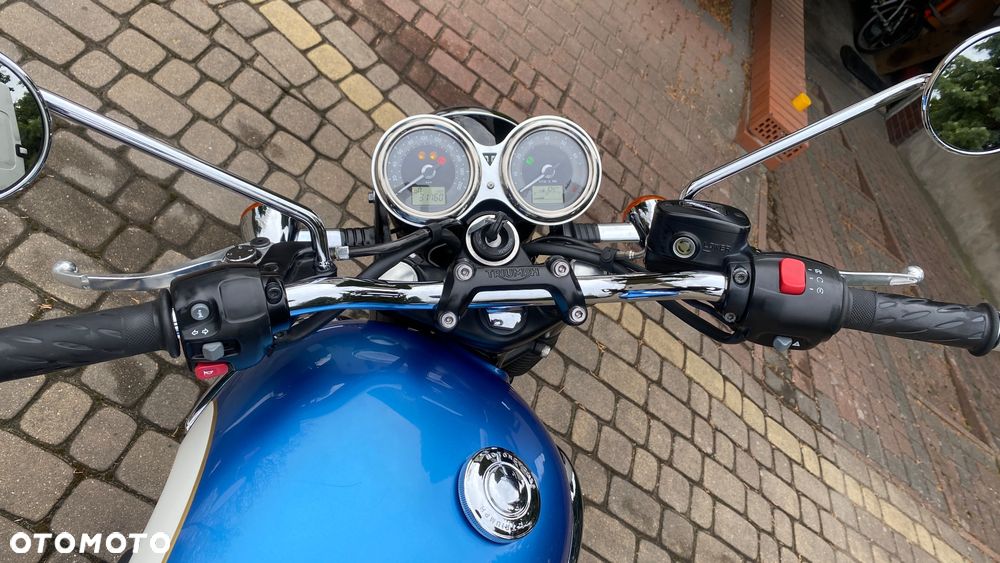 Triumph Bonneville - 18