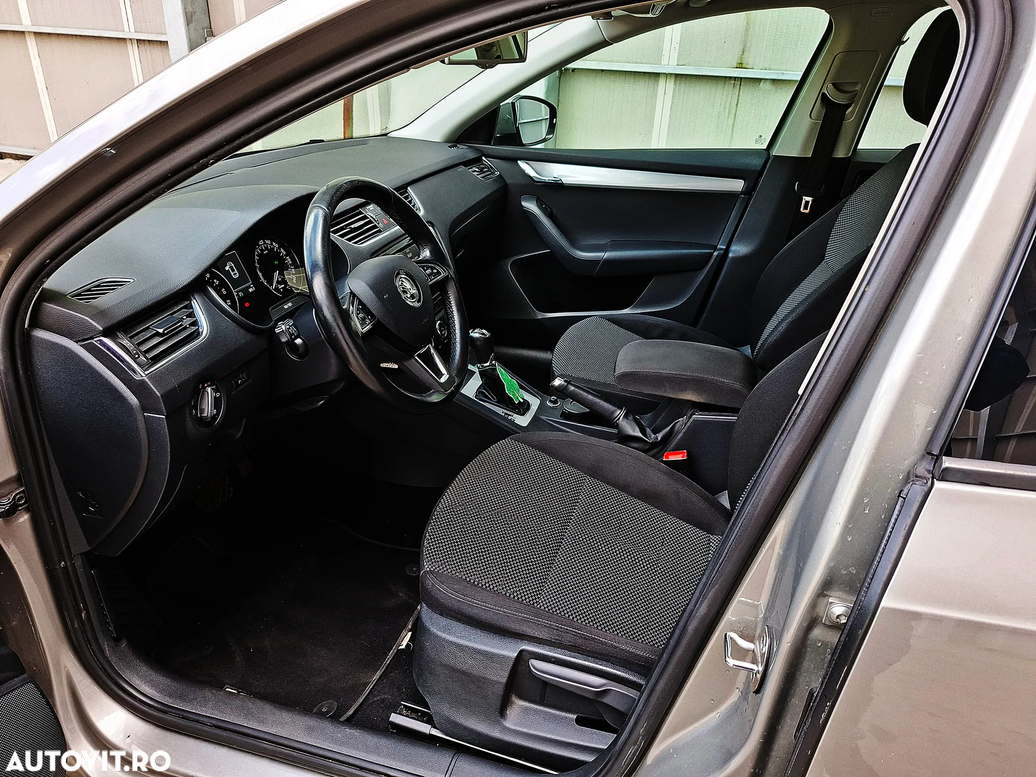 Skoda Octavia 1.6 TDI DSG Style - 6