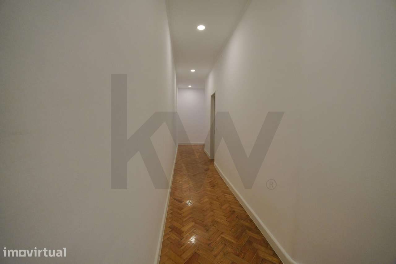Apartamento T4 com garagem na Avenida Defensores de Chaves - Grande imagem: 5/15