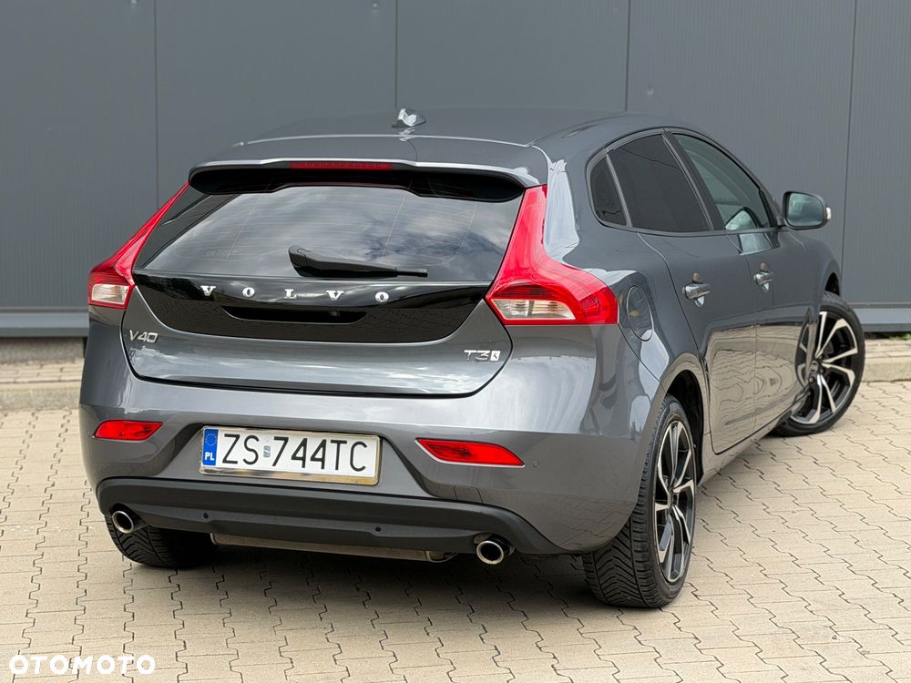 Volvo V40 T3 Momentum - 4