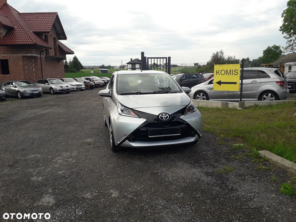 Toyota Aygo x-play - 3