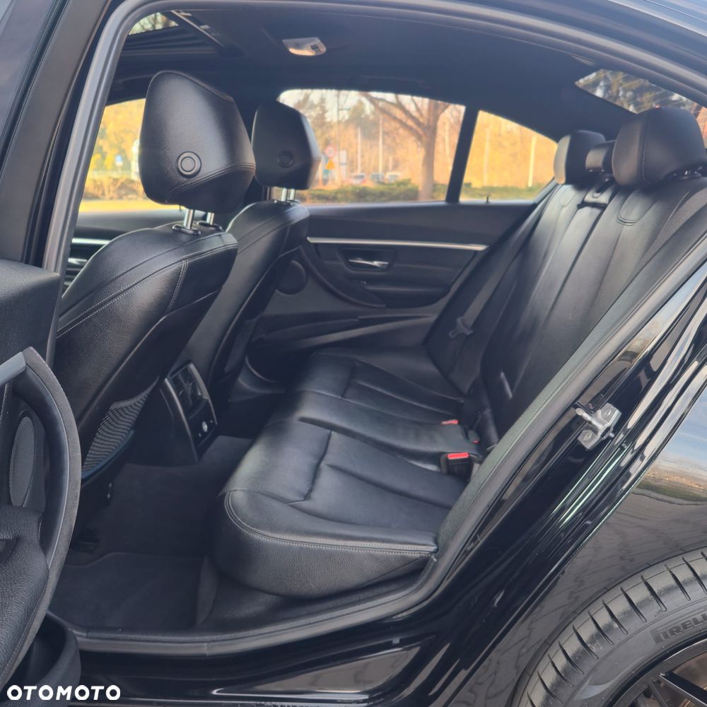 BMW Seria 3 330i xDrive M Sport - 29