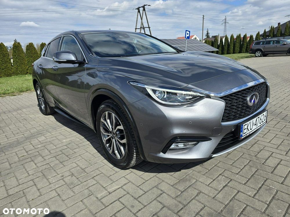 Infiniti Q30 - 2