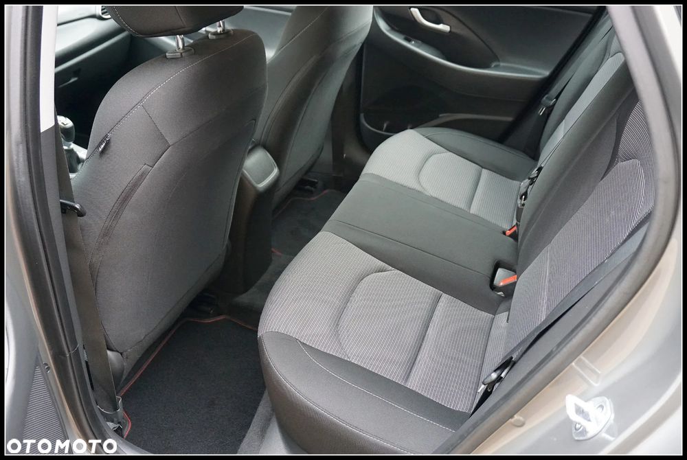 Hyundai i30 1.4 Premiere Comfort - 11