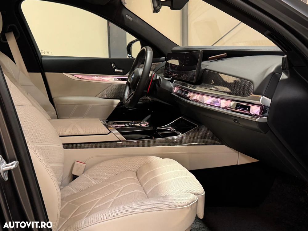 BMW M7 M760e xDrive AT PHEV - 21