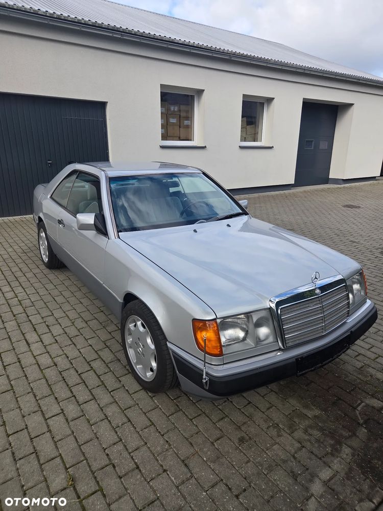 Mercedes-Benz W124 1990 photo 2