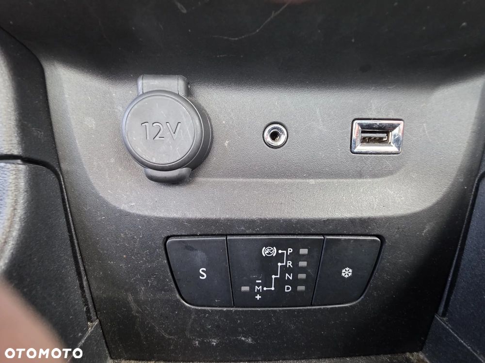 Citroën C3 Pure Tech 110 S&S EAT6 SHINE - 10