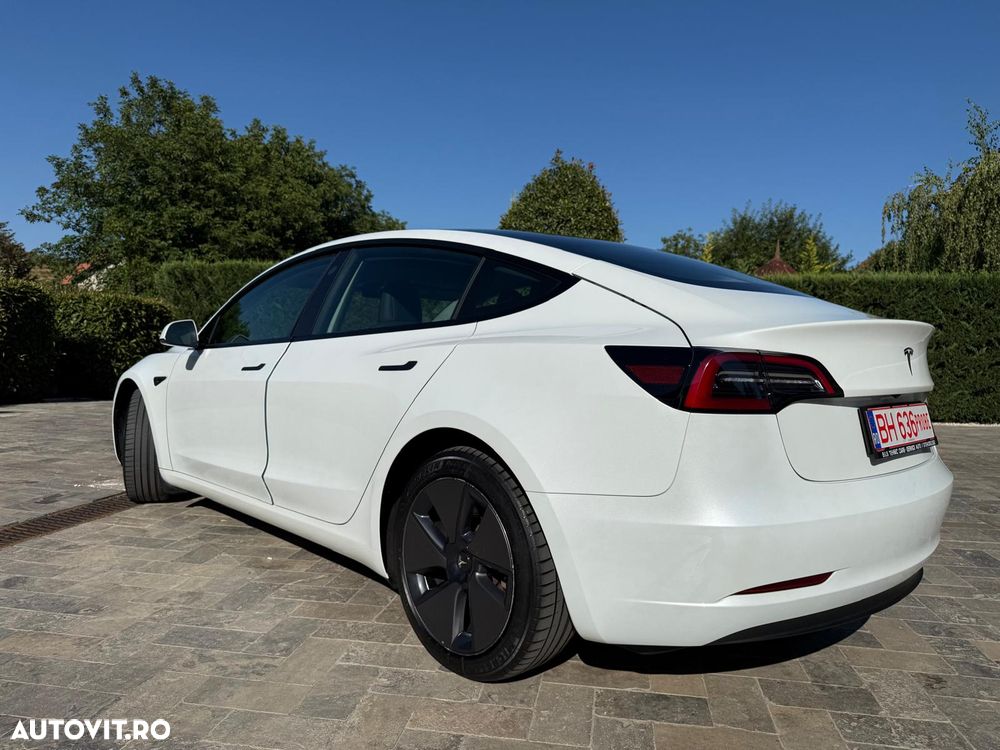 Tesla Model 3 - 5