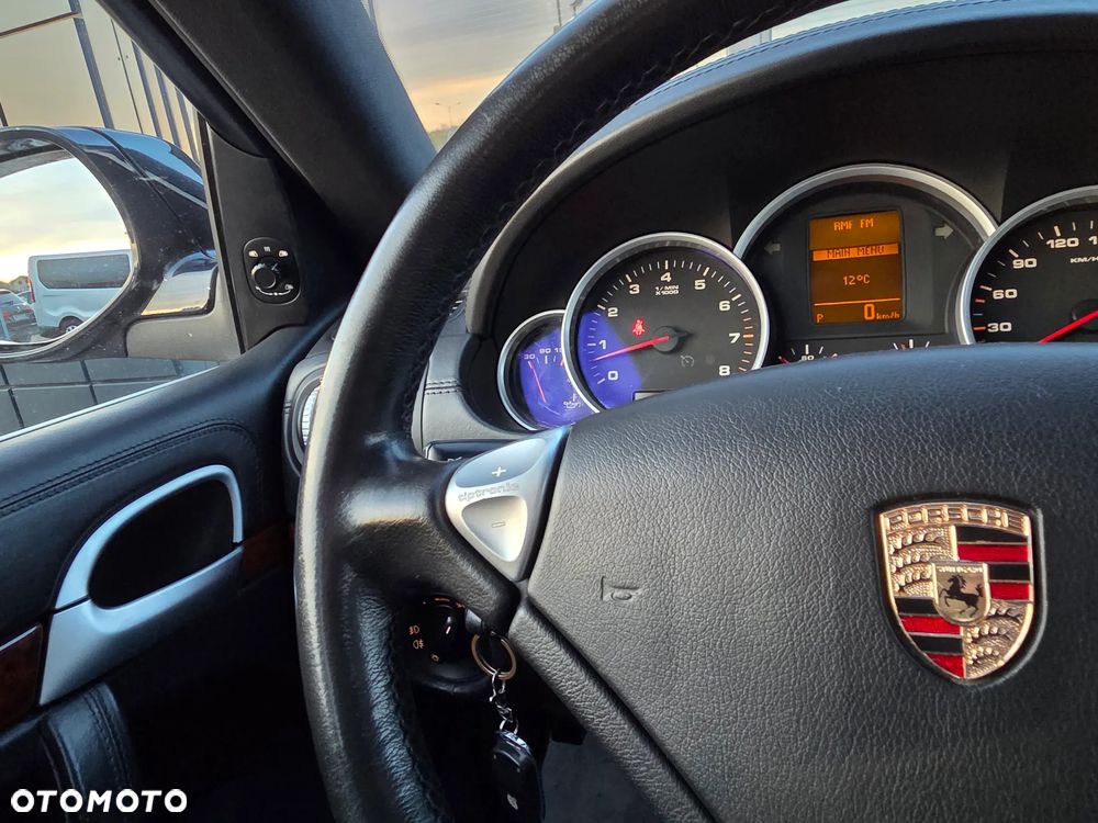 Porsche Cayenne - 26