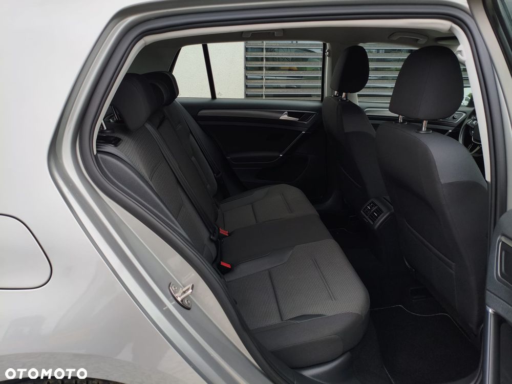 Volkswagen Golf - 26