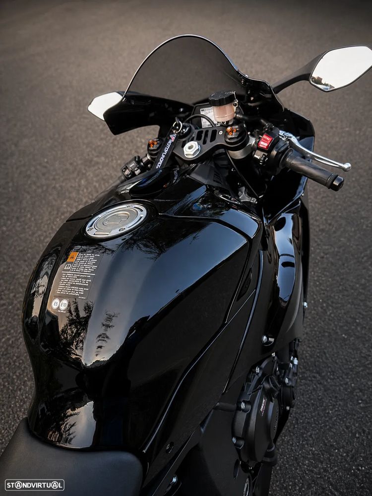 Yamaha YZF R1 - 20